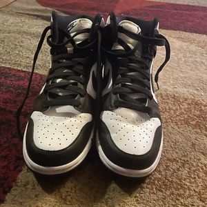 Women’s black and white panda dunks size 10